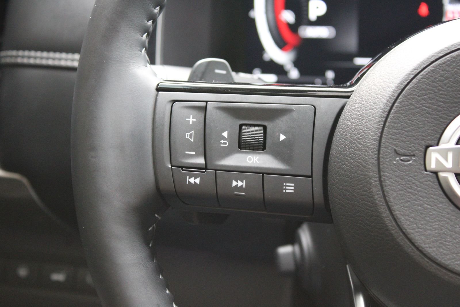 Used 2025 Red Nissan Platinum image 18