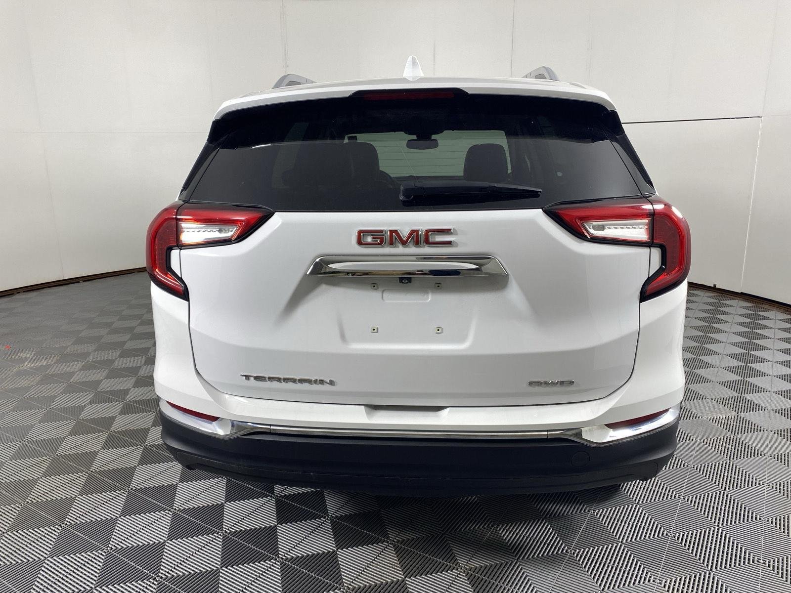 Used 2024 Summit White GMC SLT image 10