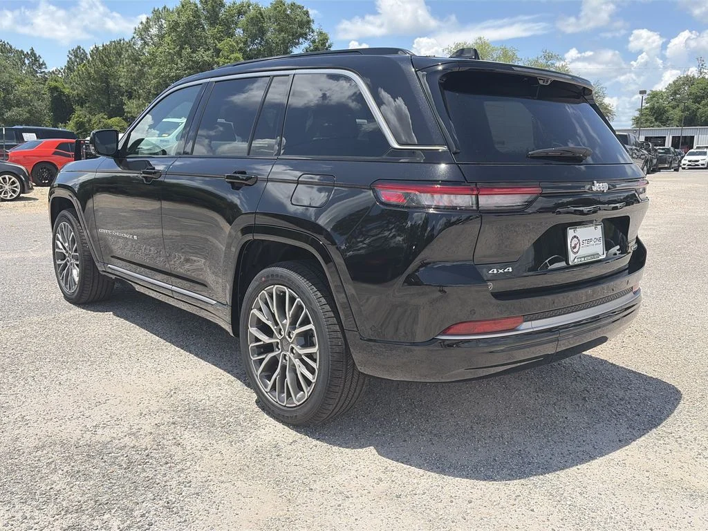 New 2026 Diamond Black Crystal Pearl-Coat Exterior Paint Jeep Summit image 4