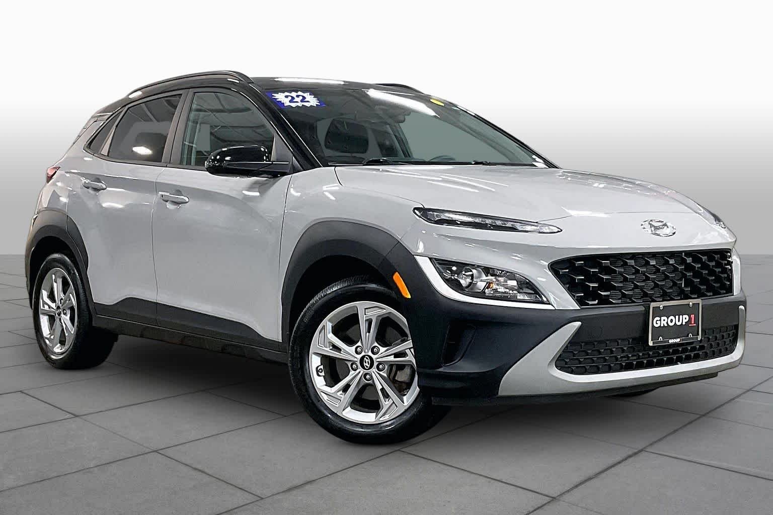Used 2022 Cyber Silver w/Black Roof Hyundai SEL image 3