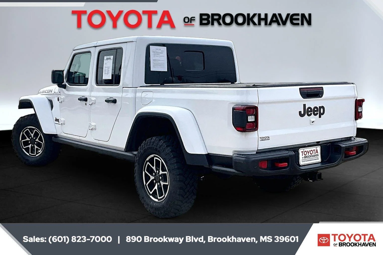 Used 2025 Bright White Clearcoat Jeep Rubicon X image 2