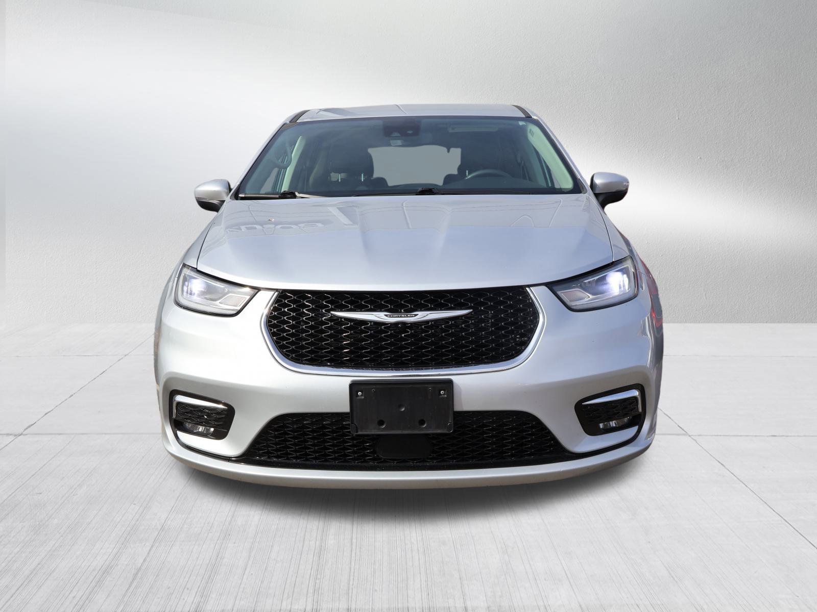 Used 2023 Chrysler Pacifica Touring L with VIN 2C4RC1BGXPR593915 for sale in Kansas City