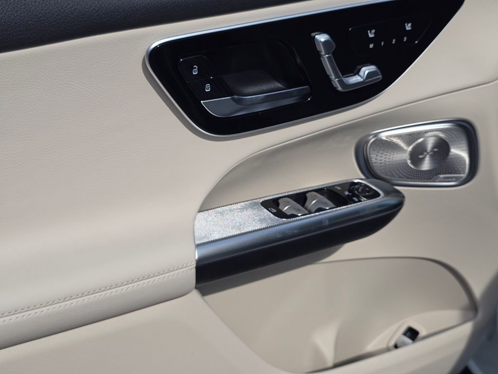 New 2027 Polar White Mercedes-Benz GLC 300 image 33