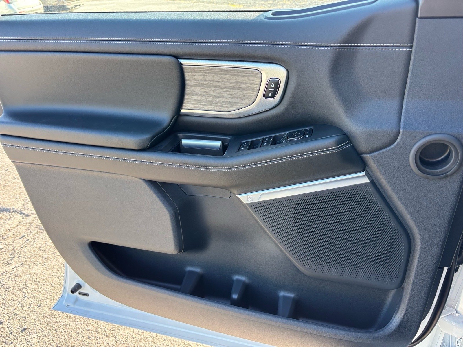 New 2026 Star White Metallic Tri-Coat Ford Platinum® image 7