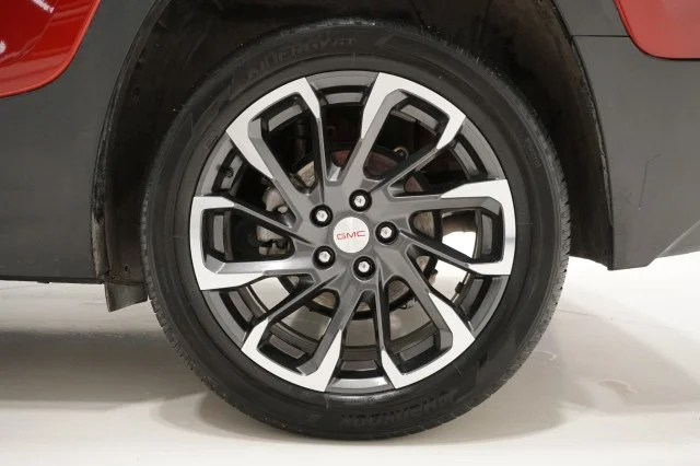 Used 2024  GMC SLT image 16