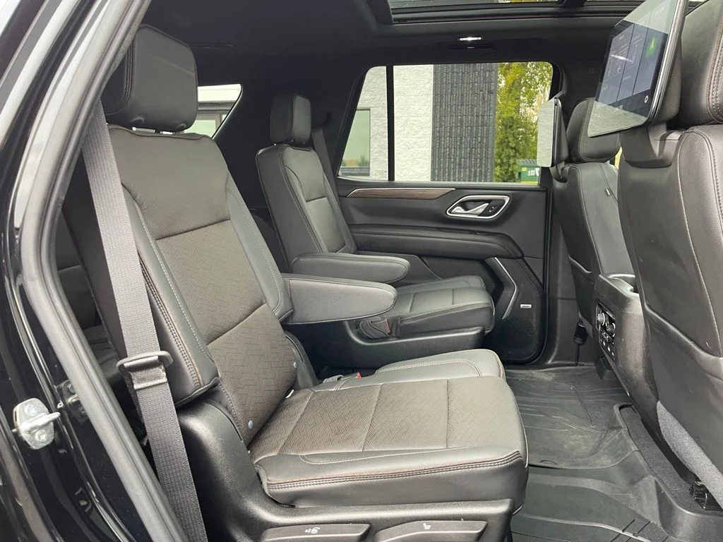 Used 2021  Chevrolet High Country image 37