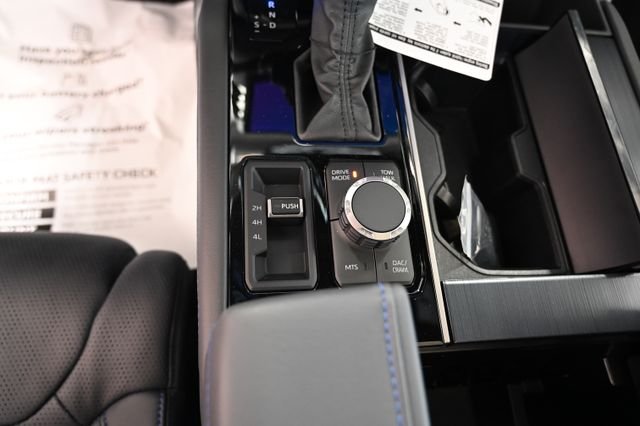 New 2026 Wind Chill Pearl <sup>1</sup> Toyota  Platinum image 20