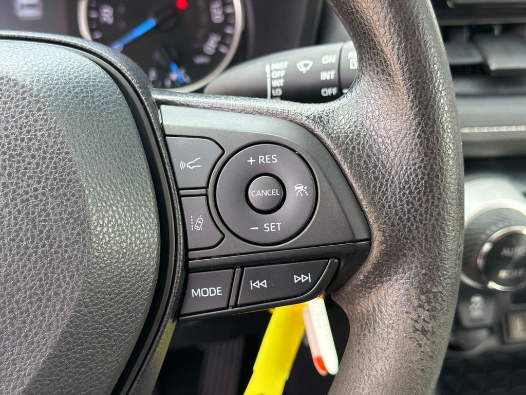 Used 2022 White Toyota LE image 28