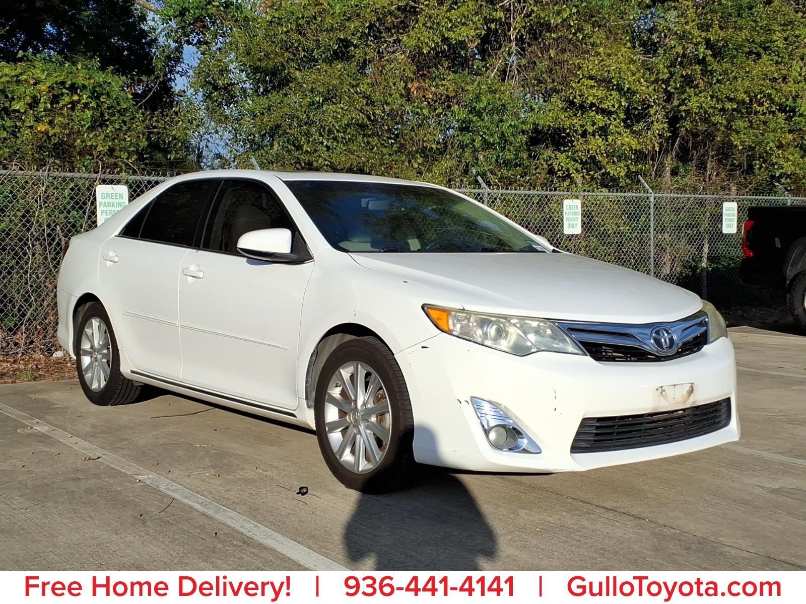 Used 2014 Super White Toyota XLE image 1