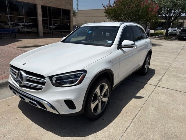 Used 2022 White Mercedes-Benz GLC 300 image 2