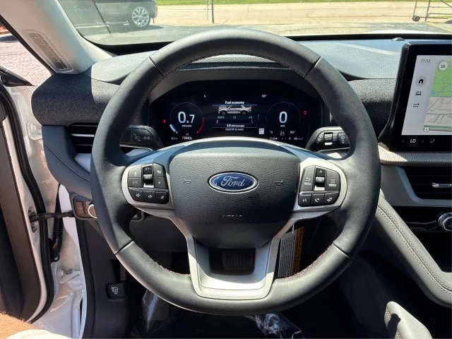 New 2026 Star White Metallic Tri-Coat Ford Active image 40