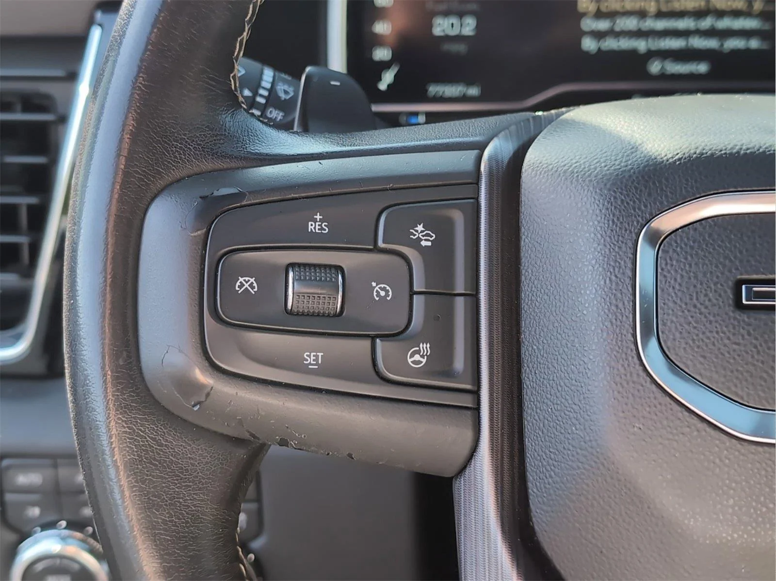 Used 2022 Onyx Black GMC Denali Ultimate image 27