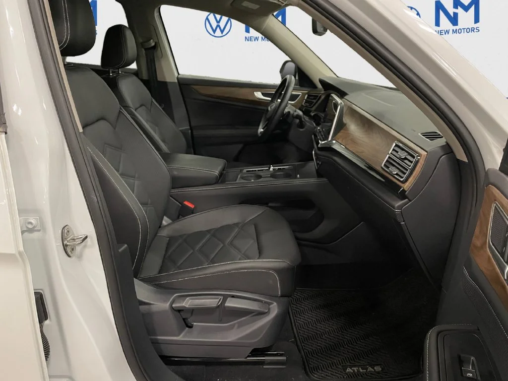 Used 2026  Volkswagen SE image 13