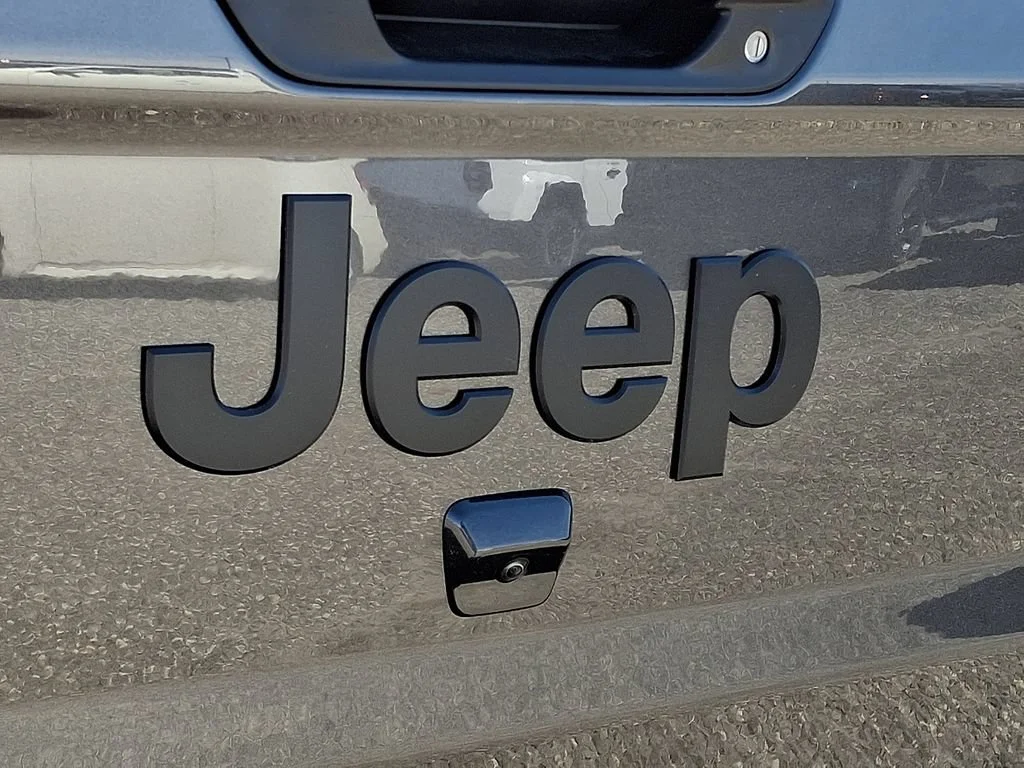 New 2026 Granite Crystal Metallic Clearcoat Jeep Sahara image 21