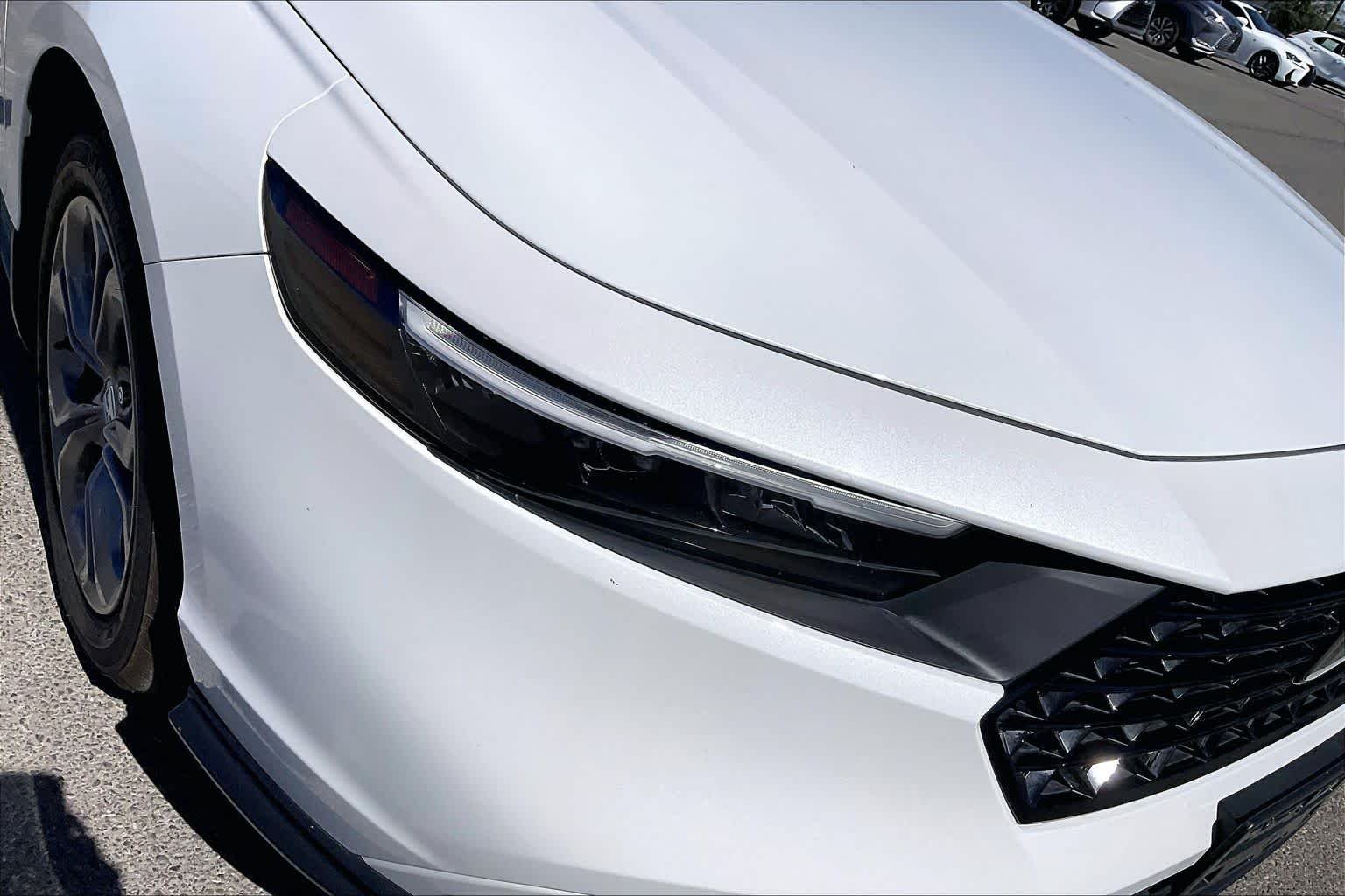 Used 2024 Platinum White Pearl Honda EX image 26