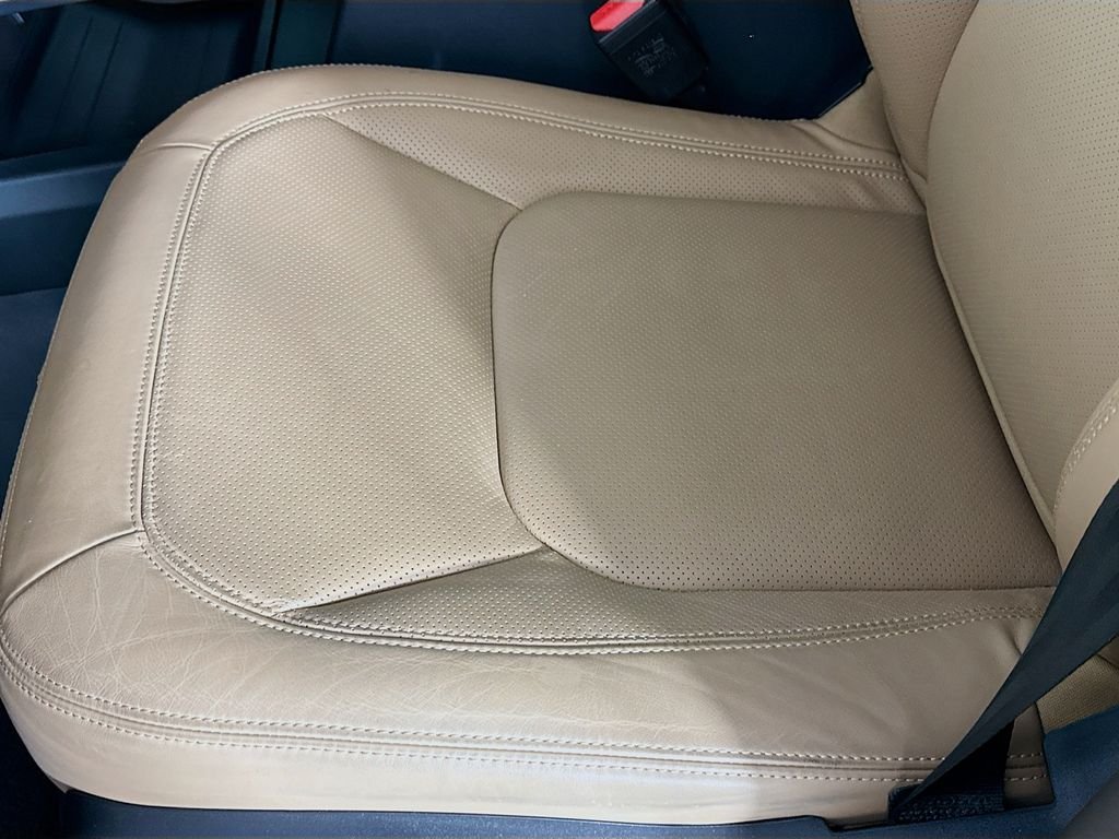 New 2025 Sedona Red Land Rover S image 18