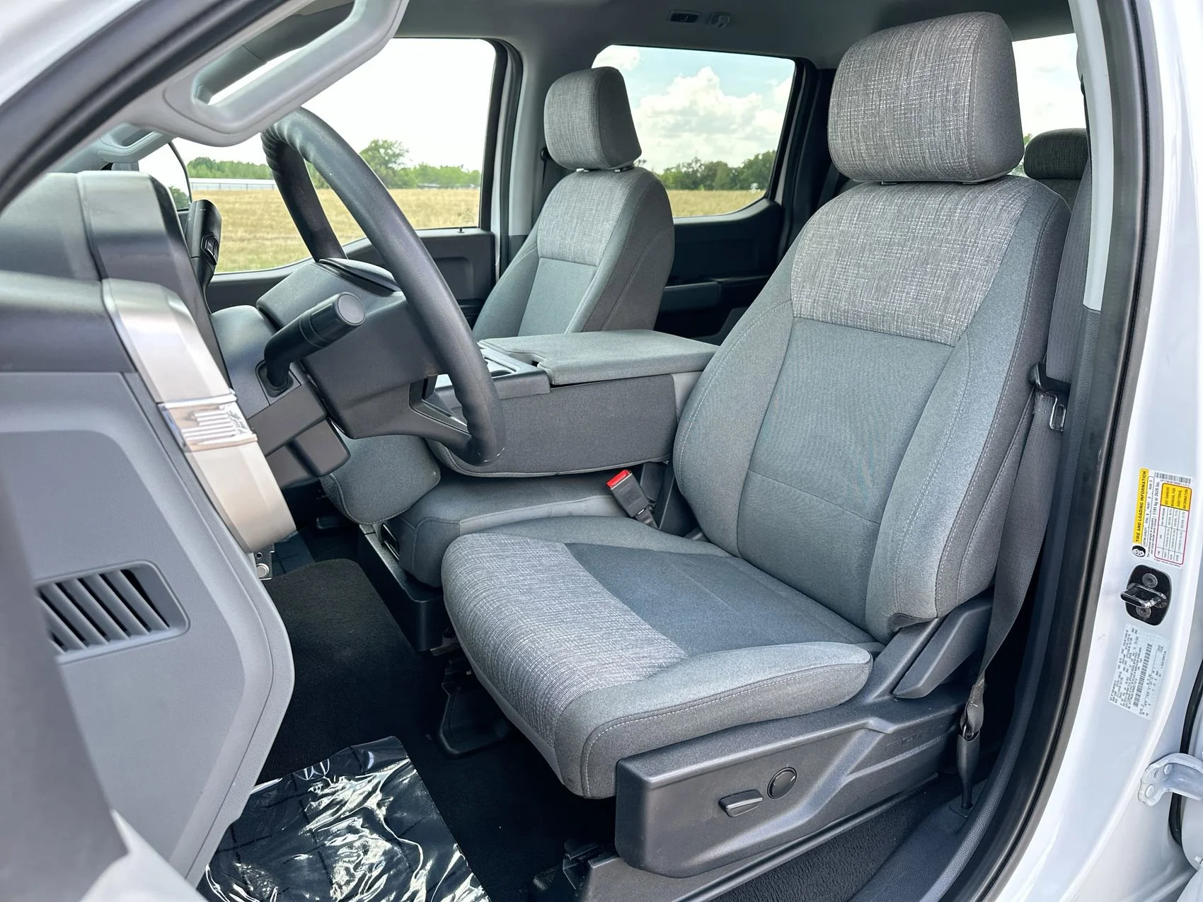 Used 2024 Oxford White Ford XLT image 11