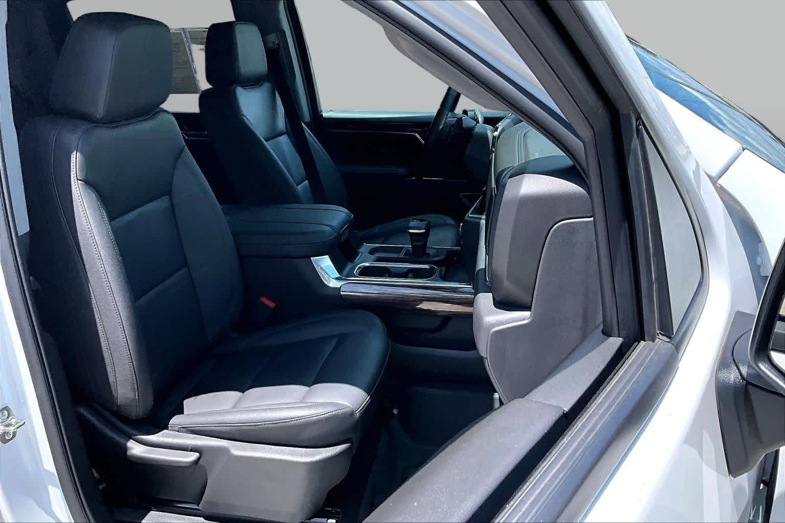 Used 2026 Summit White GMC Elevation image 9