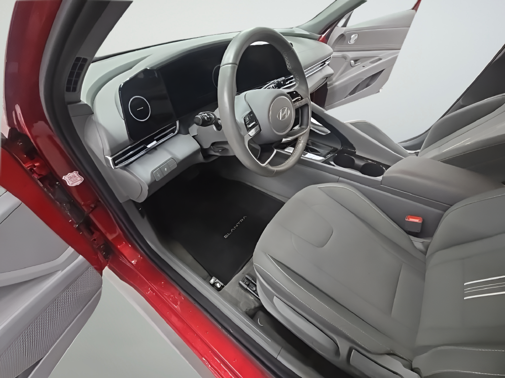Used 2025 Red Hyundai SEL Convenience image 13
