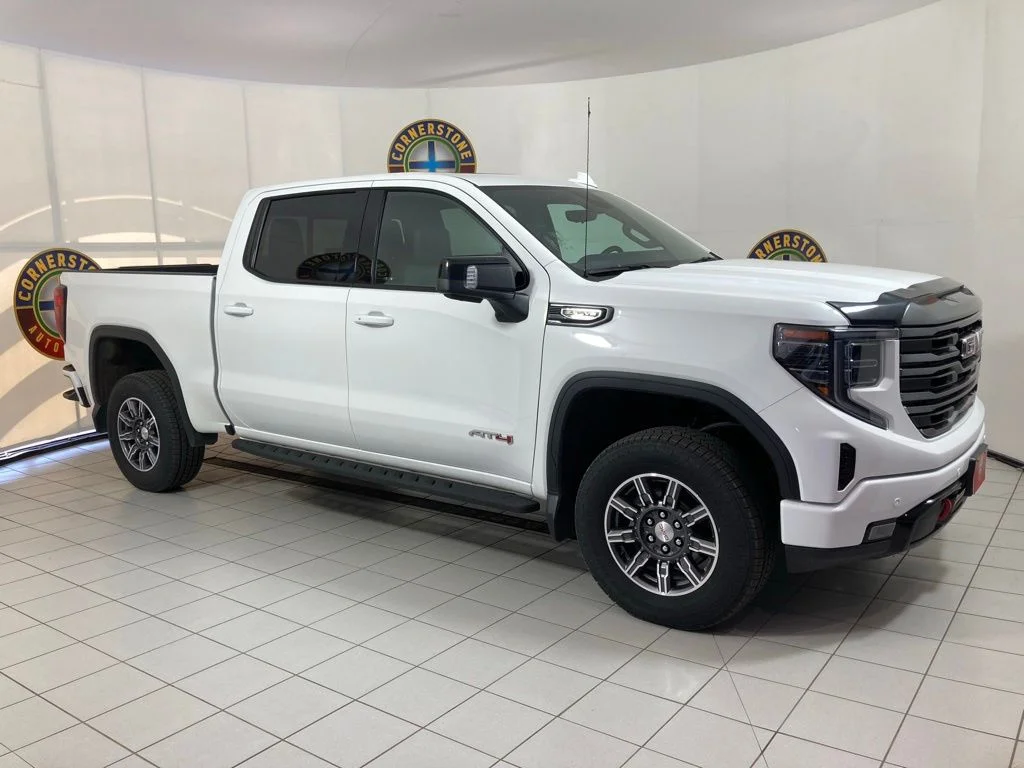 Used 2024 White GMC AT4 image 23