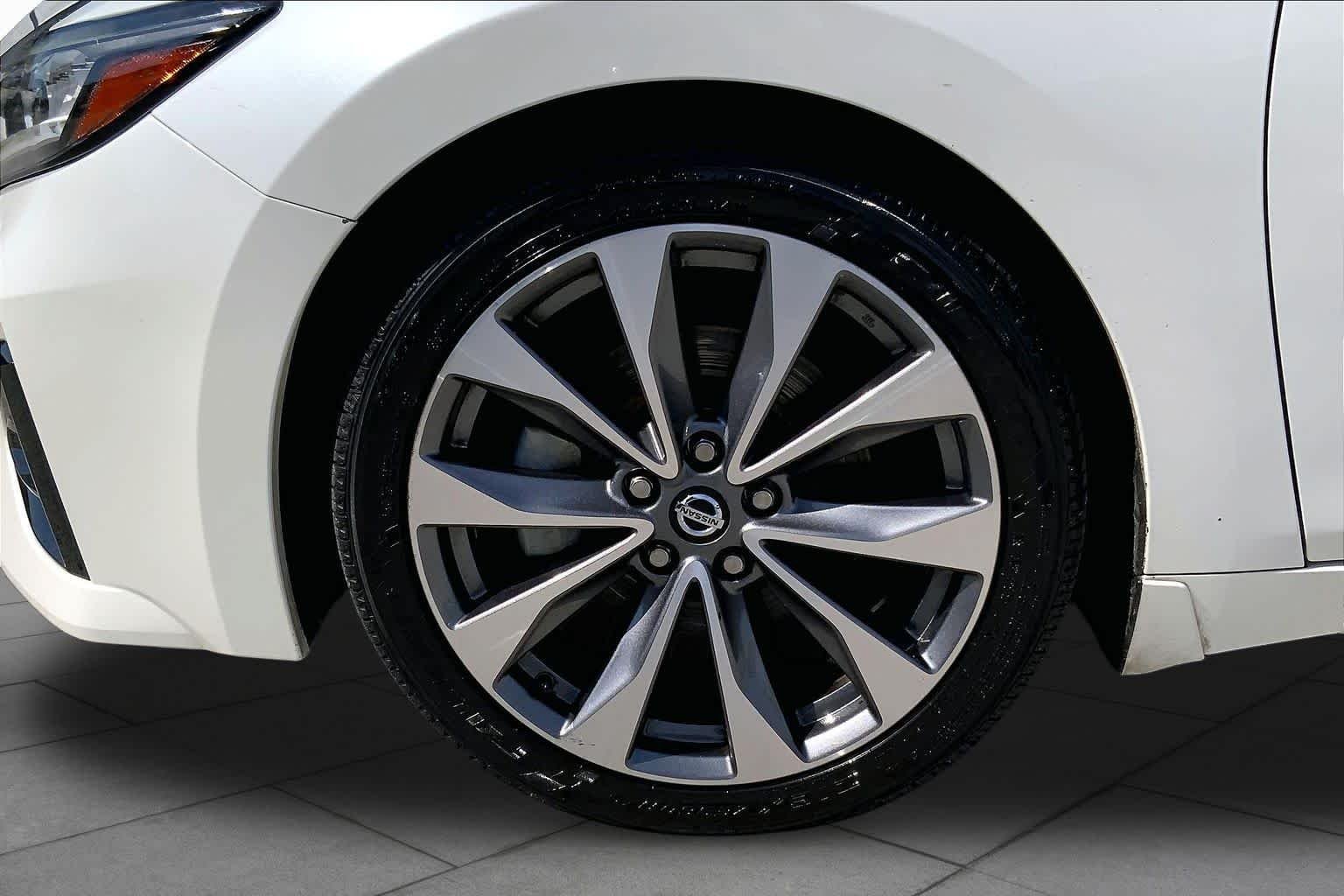 Certified Used 2019 Pearl White Tricoat Nissan Platinum image 11