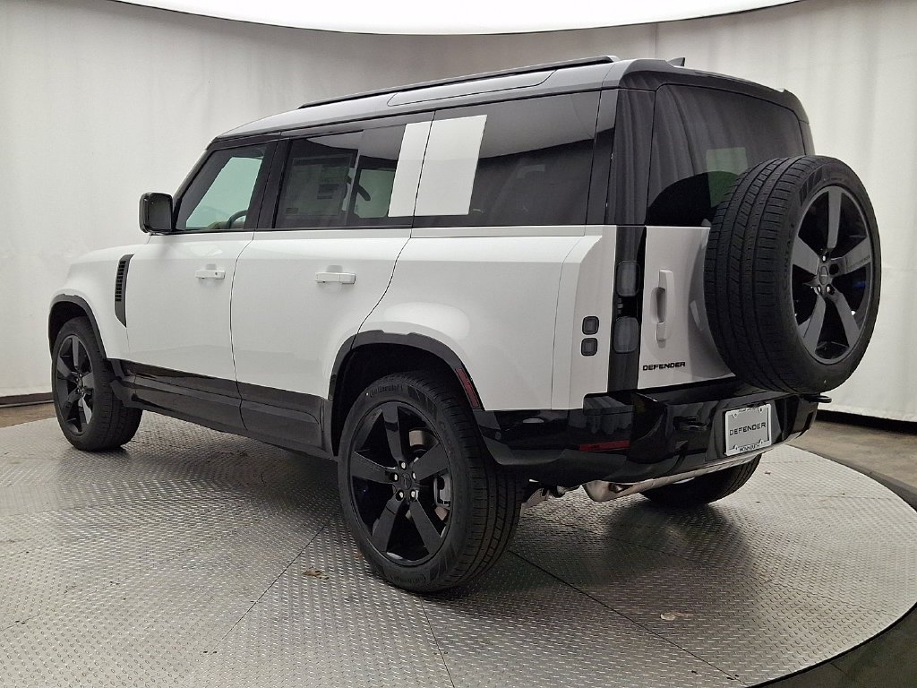 New 2026 Fuji White Land Rover X-Dynamic SE image 4