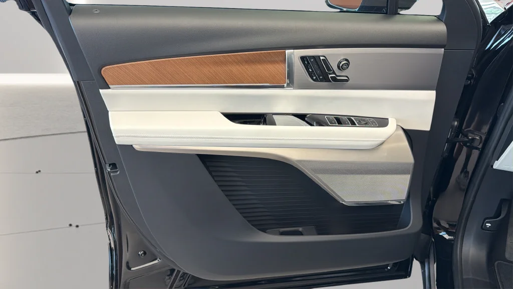 2027 Cadillac VISTIQ Sport - Photo 7