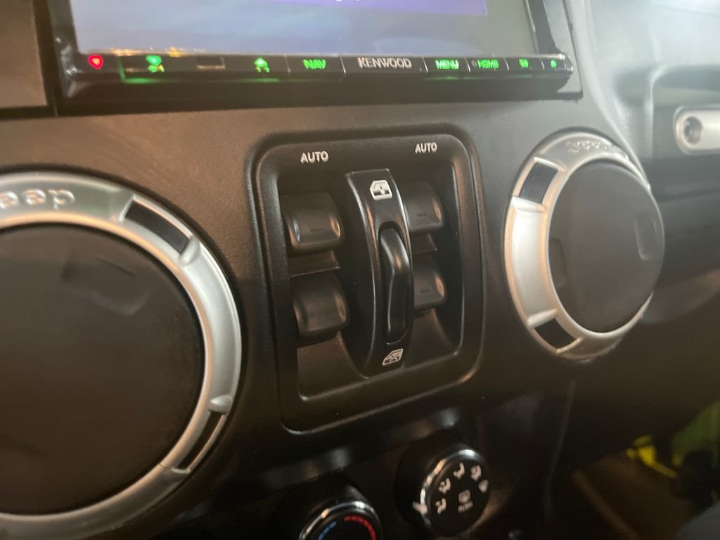 Used 2017 Green Jeep Unlimited Sahara image 16