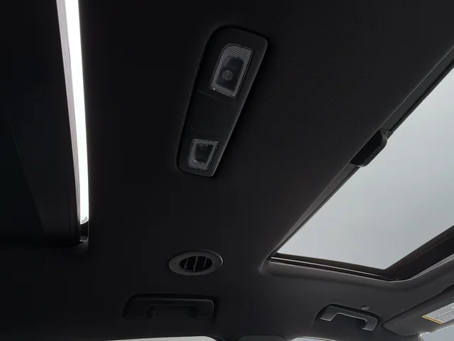 Used 2023 Black Buick Essence image 19