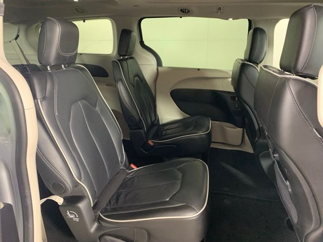 Used 2024 Silver Chrysler Limited image 25