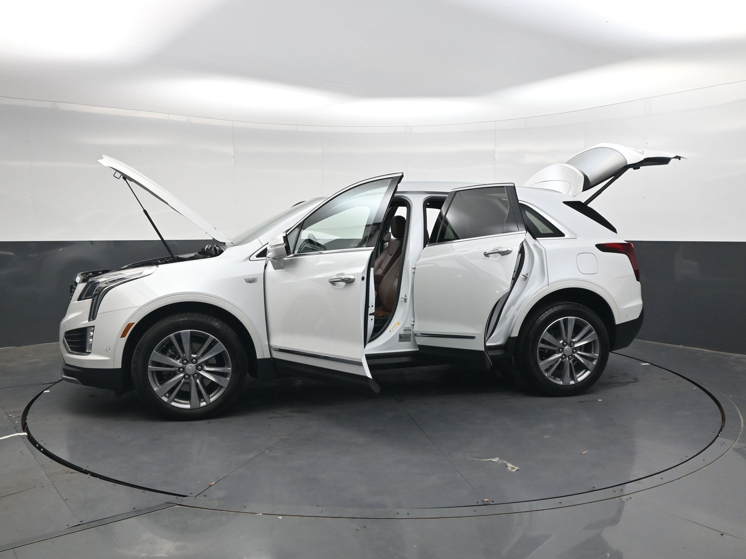 Used 2024 Crystal White Tricoat Cadillac FWD Premium Luxury image 32