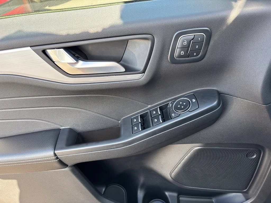Used 2025 Black Ford Platinum image 12