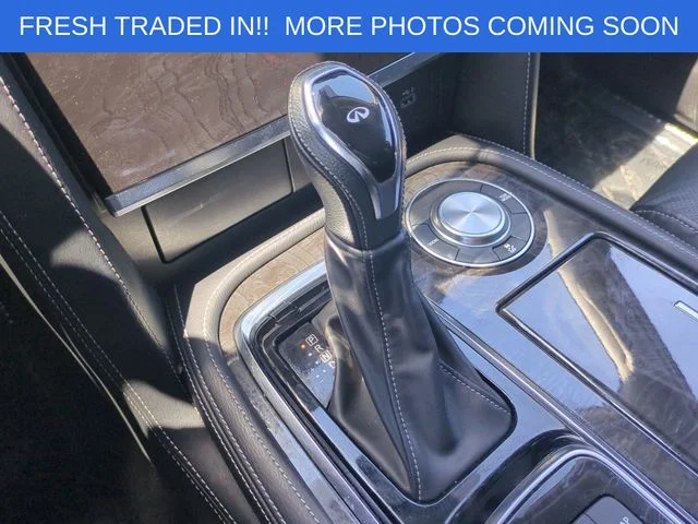 Used 2023 White INFINITI LUXE image 28