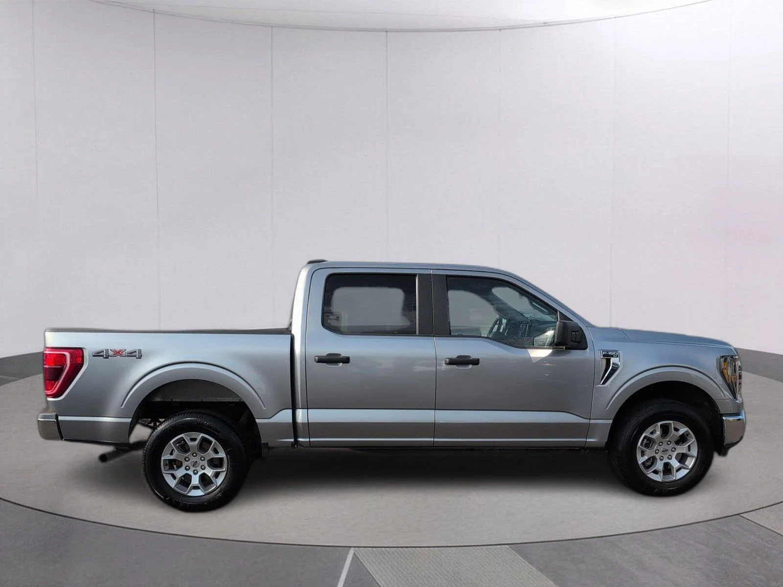 Used 2023 Iconic Silver Ford XLT image 6