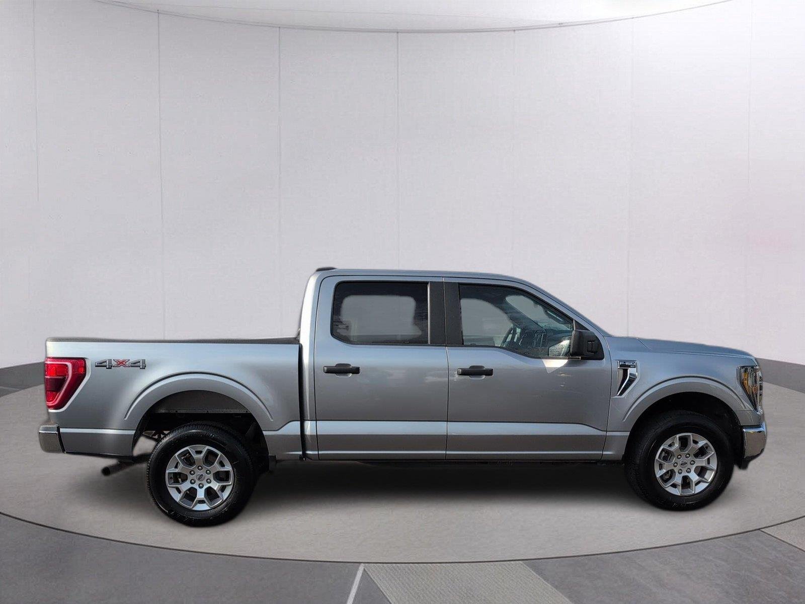 Used 2023 Iconic Silver Ford XLT image 6