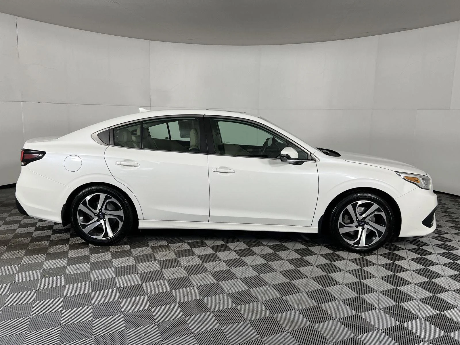 Used 2022 Wh Subaru Limited image 46