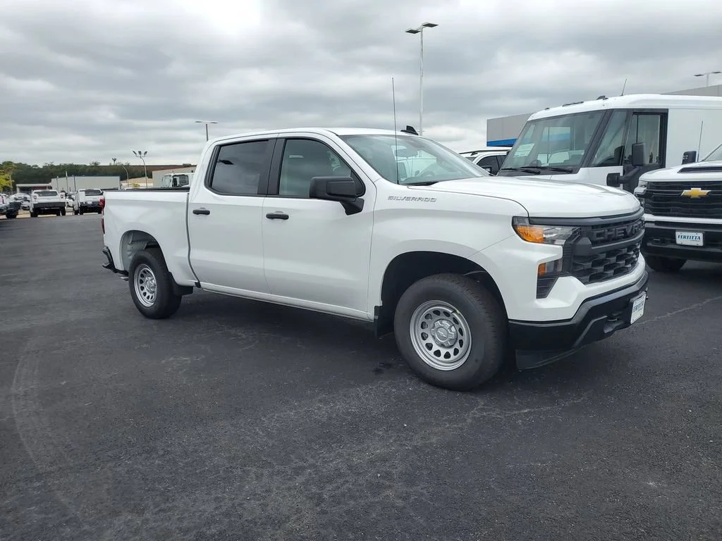 New 2026 Summit White Chevrolet WT image 21