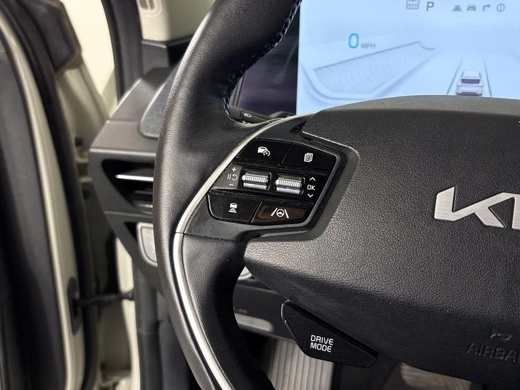 Used 2023 White Kia Wind image 20