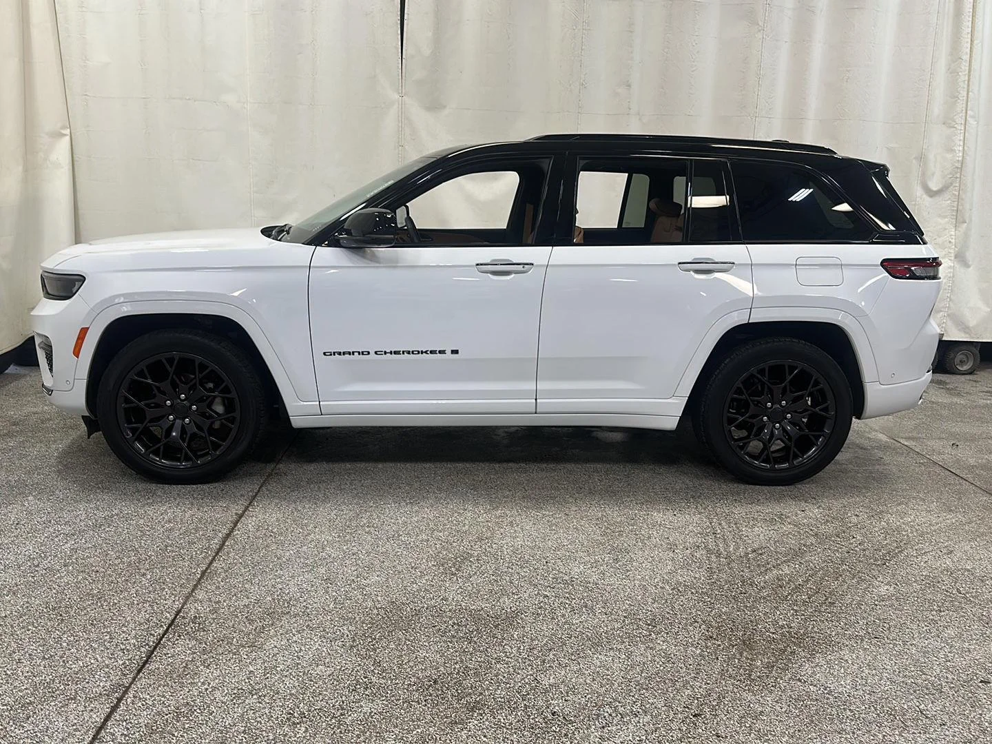 Used 2024 Jeep Grand Cherokee Summit Reserve with VIN 1C4RJHEG6R8609665 for sale in Waconia, Minnesota