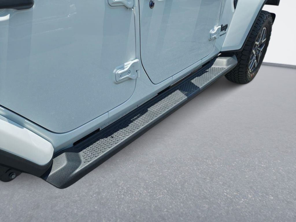 New 2026 Bright White Clear-Coat Exterior Paint Jeep Sahara image 15