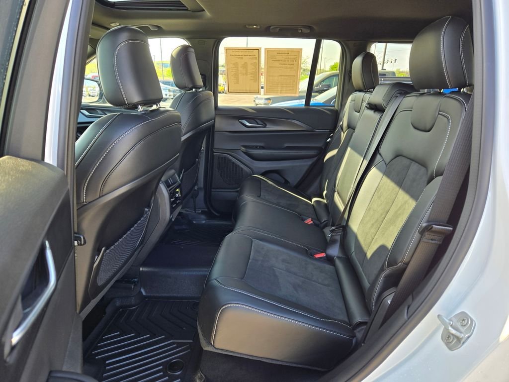 Used 2025 White Jeep Altitude X image 29