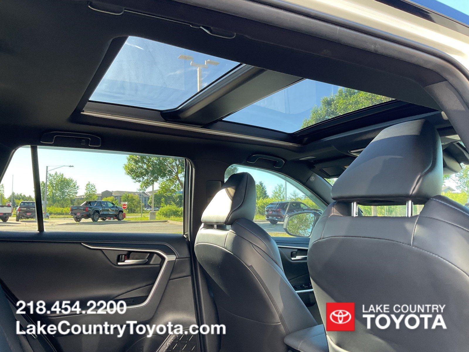 Used 2020 Blizzard Pearl Toyota XSE image 17