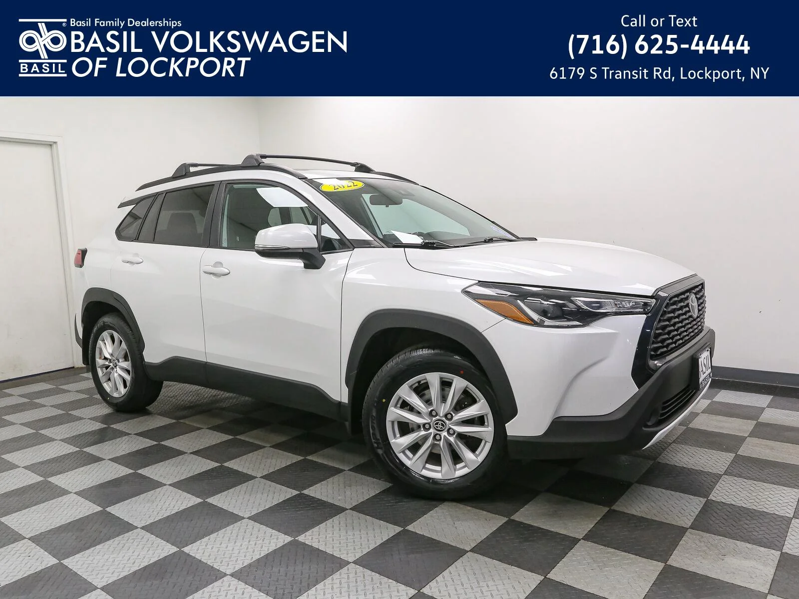Used 2022 Wind Chill Pearl Toyota LE image 1