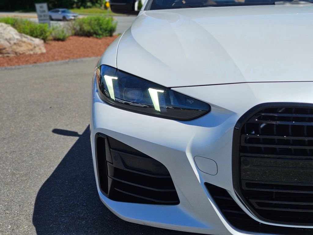 Used 2025 Mineral White Metallic BMW M440i xDrive image 9