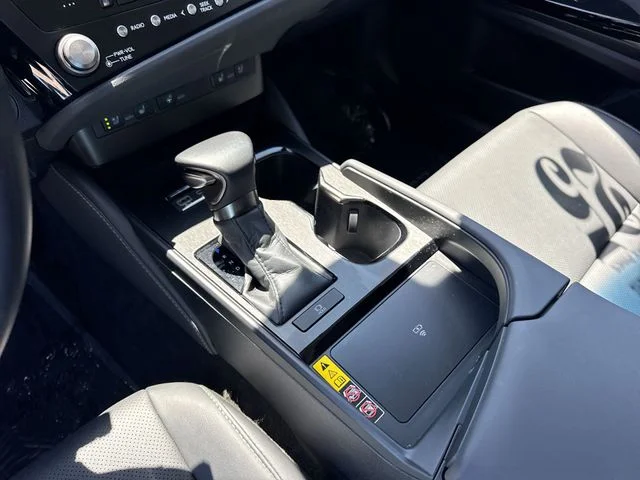 2025 Lexus ES 350 - Photo 21