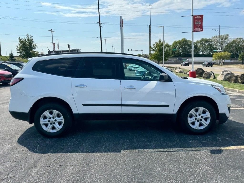 Used 2016 Chevrolet Traverse LS with VIN 1GNKRFKD4GJ349398 for sale in St. Peters, MO