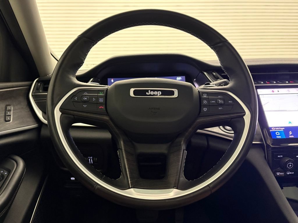 Used 2021 White Jeep Limited 4x4 image 13