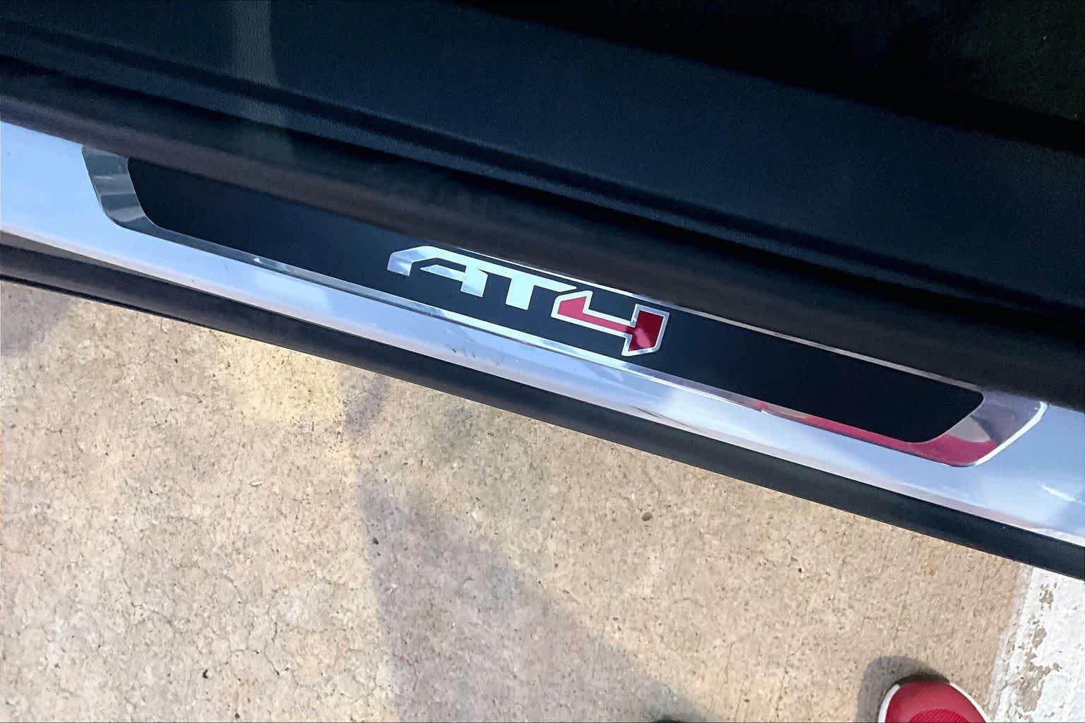 Used 2024 Summit White GMC AWD AT4 image 33