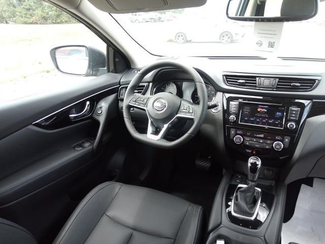 Used 2019 Gun Metallic Nissan SL image 14