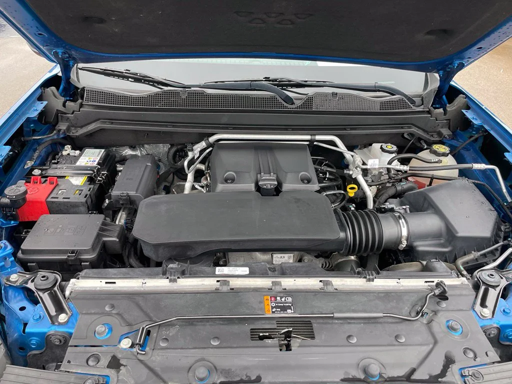 Used 2023 Blue Metallic GMC Elevation image 31
